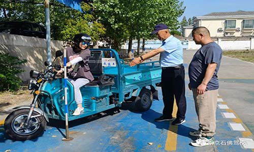 南京石佛驾们校.jpg 南京石佛驾们校.jpg